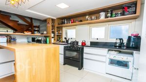 Image 23 - 881480
