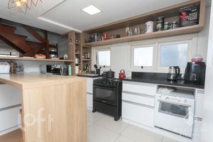 Image 4 - 881480