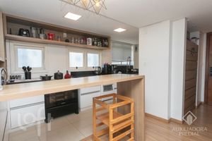 Image 10 - 881480