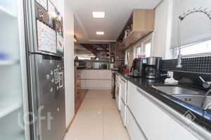 Image 13 - 881480