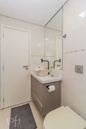 Image 10 - 881486