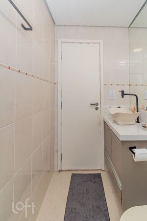 Image 9 - 881486