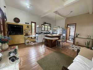 Image 12 - 881490