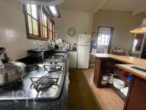Image 17 - 881490