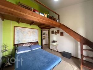 Image 11 - 881490