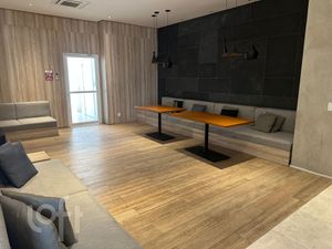 Image 17 - 881498