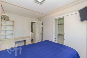 Image 18 - 881498