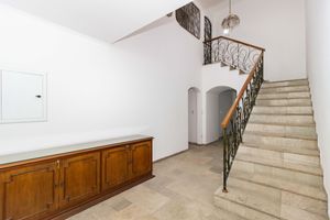 Image 16 - 881507