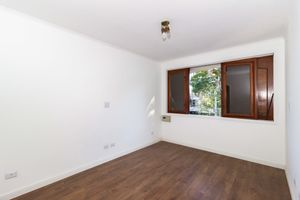 Image 30 - 881507