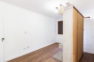 Image 37 - 881507