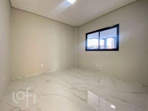 Image 4 - 881508