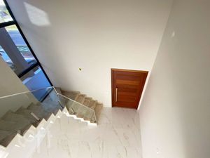 Image 10 - 881508
