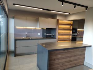 Image 5 - 881510