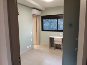 Image 14 - 881510