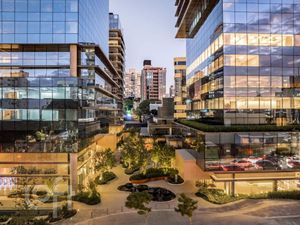 Image 17 - 881511