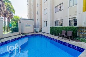 Image 15 - 881515