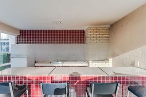 Image 6 - 881515