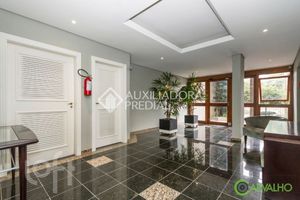 Image 32 - 881517