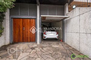 Image 33 - 881517