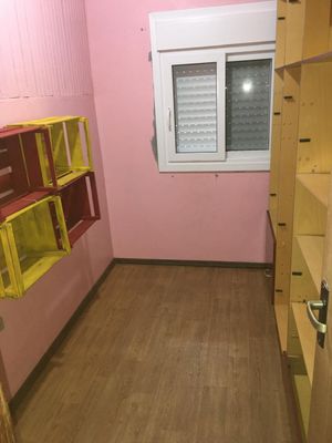 Image 11 - 881519