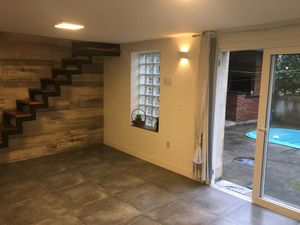 Image 6 - 881519