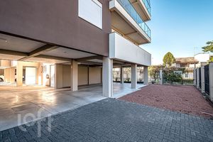 Image 33 - 881520