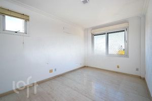 Image 21 - 881521
