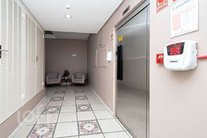 Image 37 - 881521