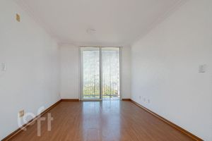 Image 1 - 881521