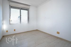 Image 29 - 881521