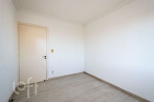 Image 22 - 881521
