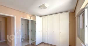 Image 4 - 881522