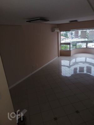 Image 11 - 881522