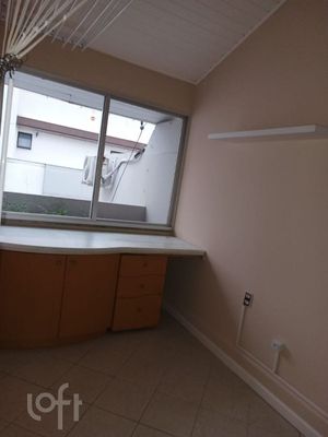 Image 10 - 881522