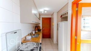 Image 15 - 881523