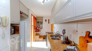 Image 13 - 881523