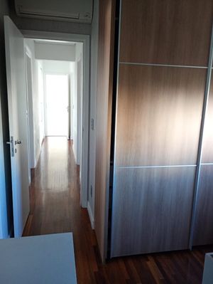 Image 7 - 881524