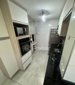 Image 8 - 881525