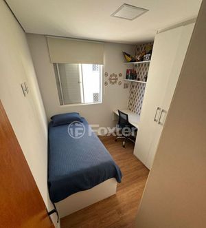 Image 11 - 881525