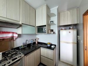 Image 10 - 881527