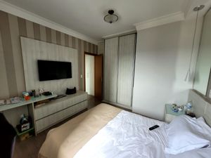 Image 16 - 881527