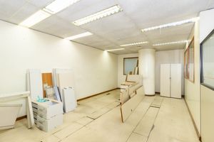 Image 16 - 881528