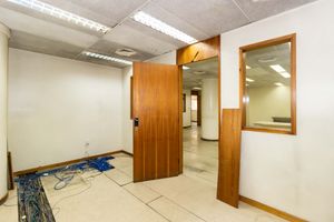 Image 18 - 881528