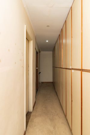 Image 24 - 881528