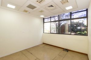 Image 29 - 881528