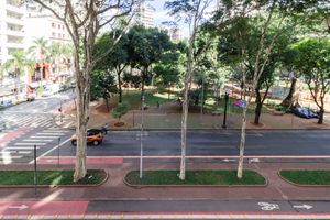 Image 37 - 881528