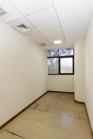 Image 33 - 881528