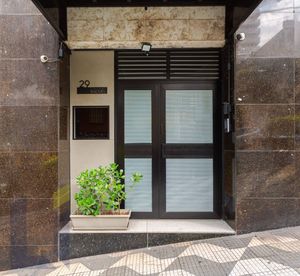 Image 30 - 881557