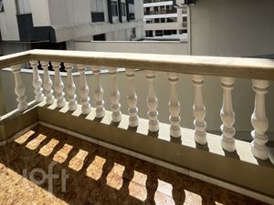 Image 3 - 881558
