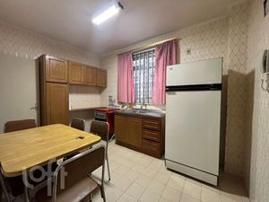 Image 12 - 881558
